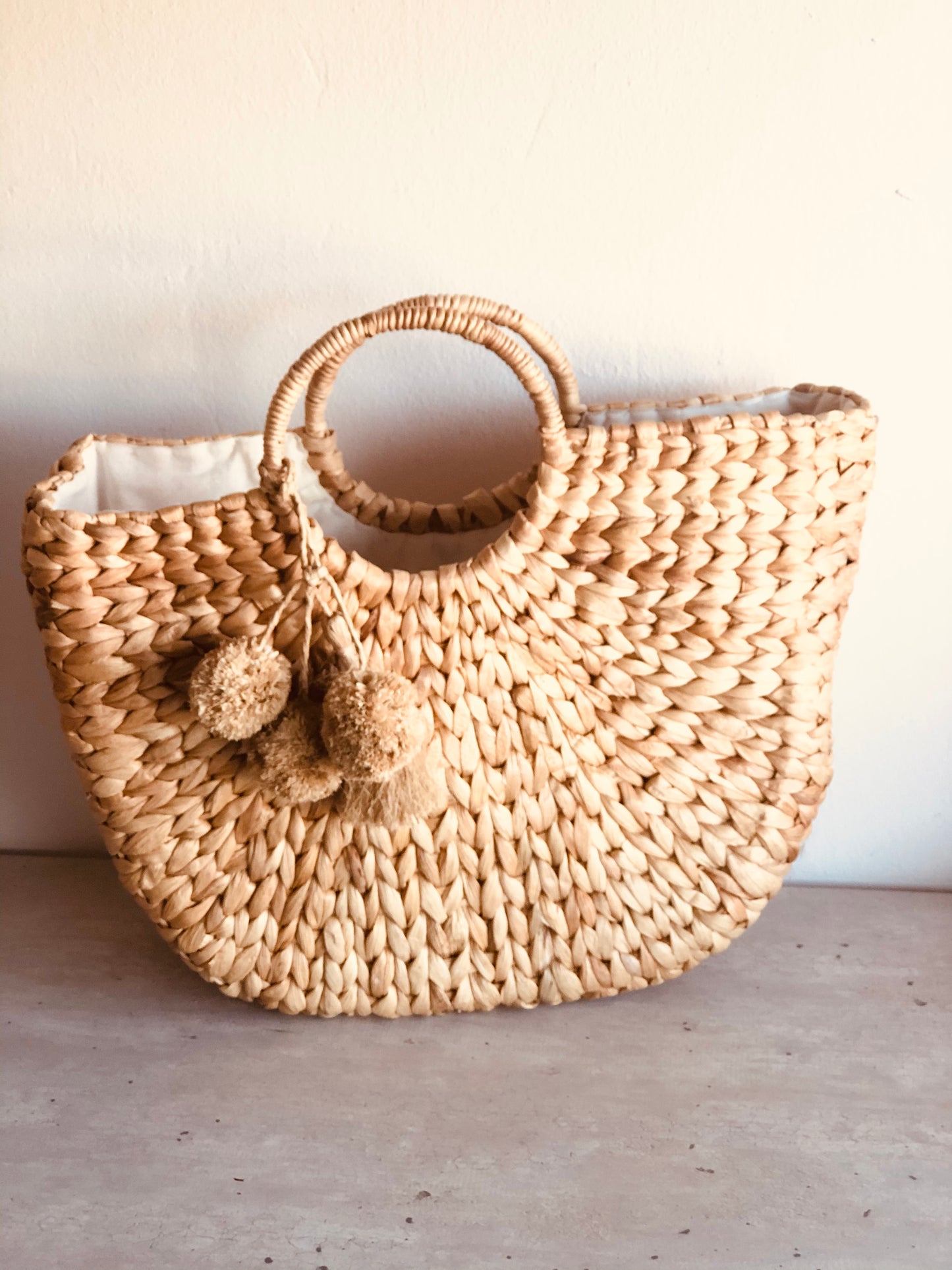 Palmblad tas met raffia bollen