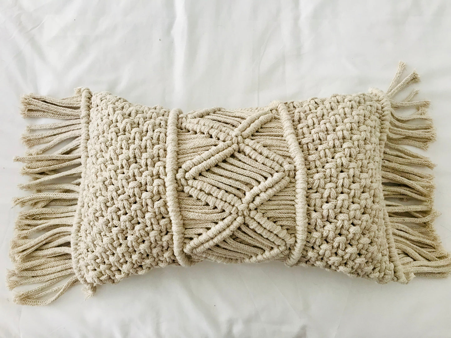 Macramé kussen met franjes 50 x 30 cm