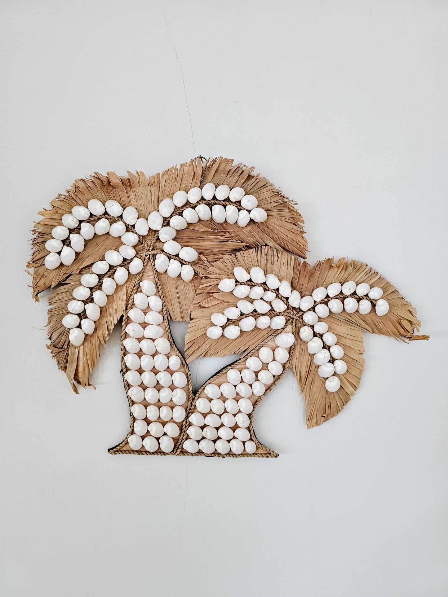 Palmboom Dua raffia met witte schelpen